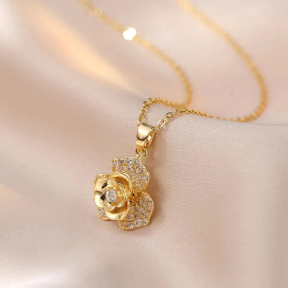 Wholesale-Jewelry-Simple-Style-Classic-Style-Geometric-Flower-Titanium-Steel-Diamond-Pendant-Necklace-cable-chain (5)