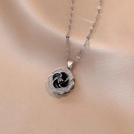 Wholesale-Jewelry-Simple-Style-Classic-Style-Geometric-Flower-Titanium-Steel-Diamond-Pendant-Necklace-cable-chain (9)