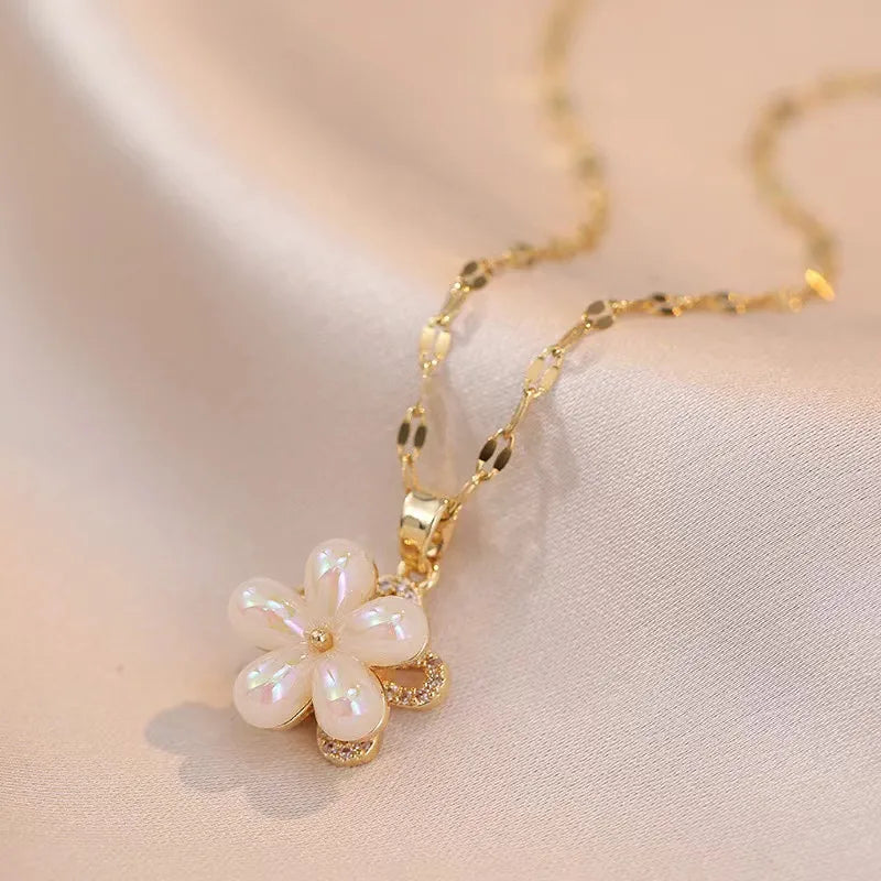 Wholesale-Jewelry-Simple-Style-Classic-Style-Geometric-Flower-Titanium-Steel-Diamond-Pendant-Necklace-cable-chain (11)
