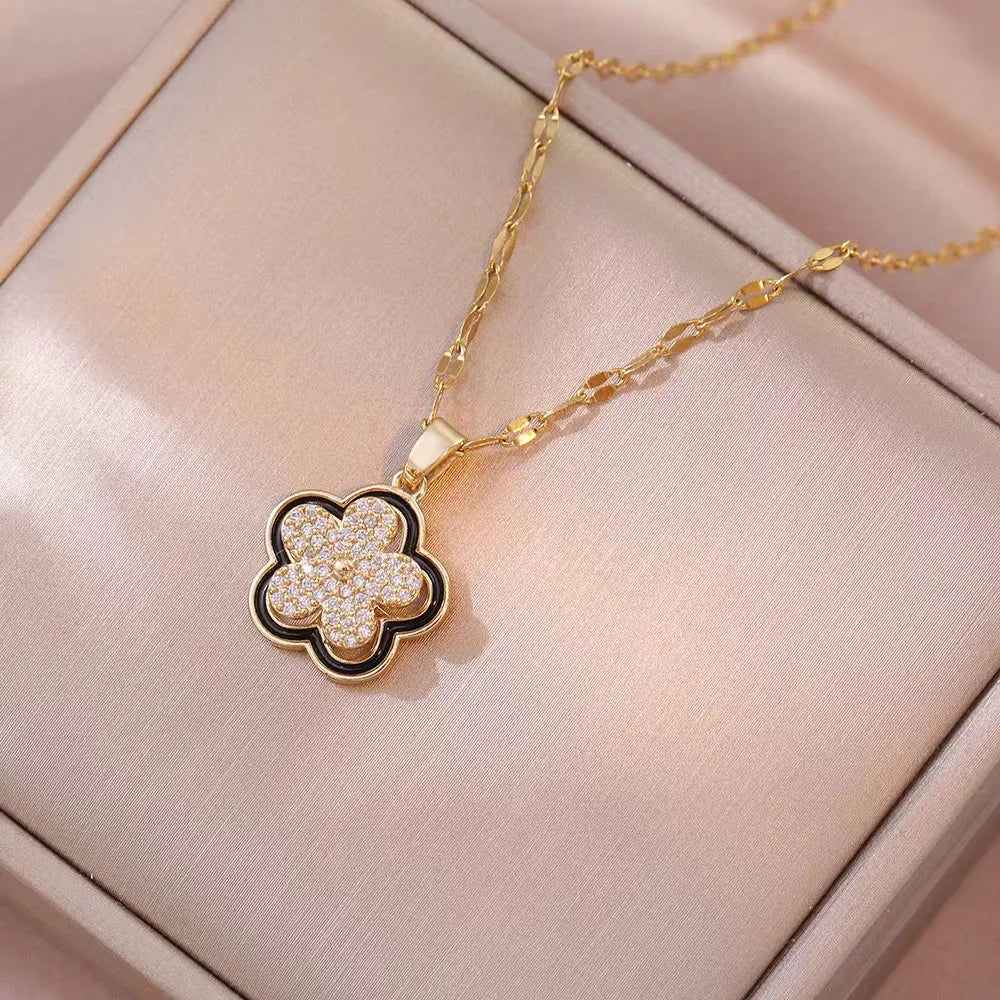 Wholesale-Jewelry-Simple-Style-Classic-Style-Geometric-Flower-Titanium-Steel-Diamond-Pendant-Necklace-cable-chain (1)
