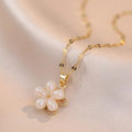 Wholesale-Jewelry-Simple-Style-Classic-Style-Geometric-Flower-Titanium-Steel-Diamond-Pendant-Necklace-cable-chain (11)