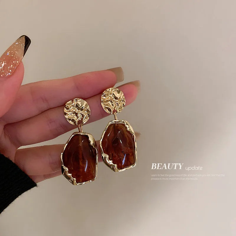 Casual-Retro-Irregular-Alloy-Inlay-Resin-Women-s-Drop-Earrings-4