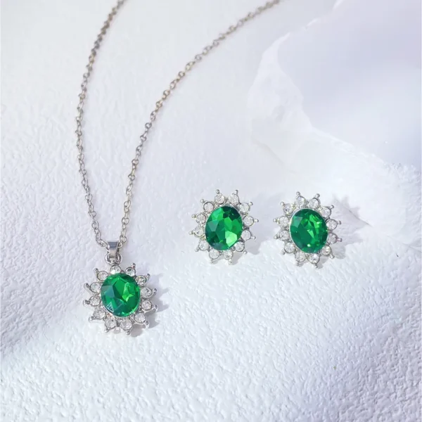 Green Stone Zircon Pendant Set