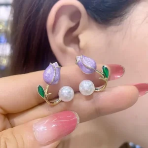 Tulip Pearl Earrings