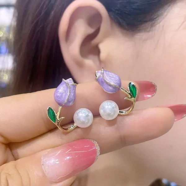Tulip Pearl Earrings