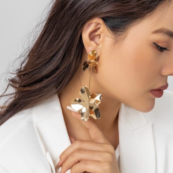 Elegant Gold Flower Drop Earrings for Women - Image 3