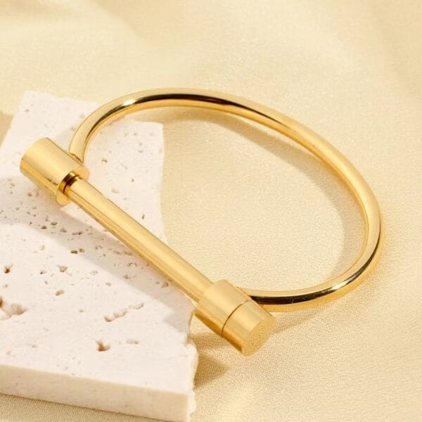Elegant Lock Openable Handcuff