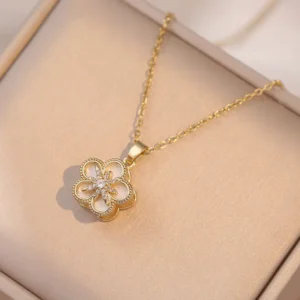 Golden flower Leaf Rotating Pendant Necklace