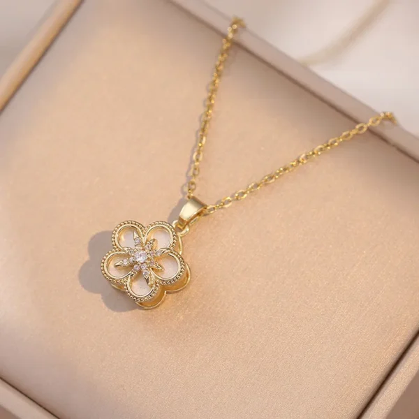 Golden flower Leaf Rotating Pendant Necklace
